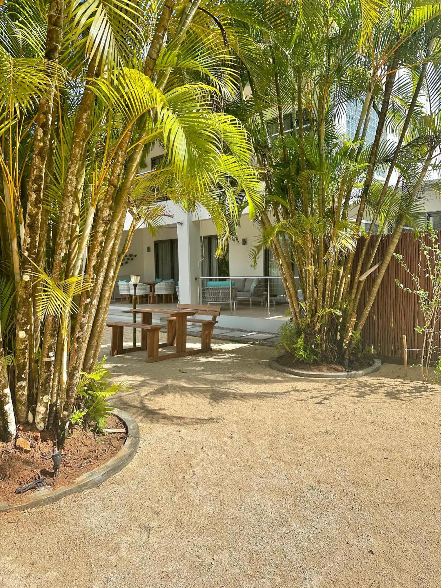 Pineapple Beach Villas Baie Lazare  Bagian luar foto
