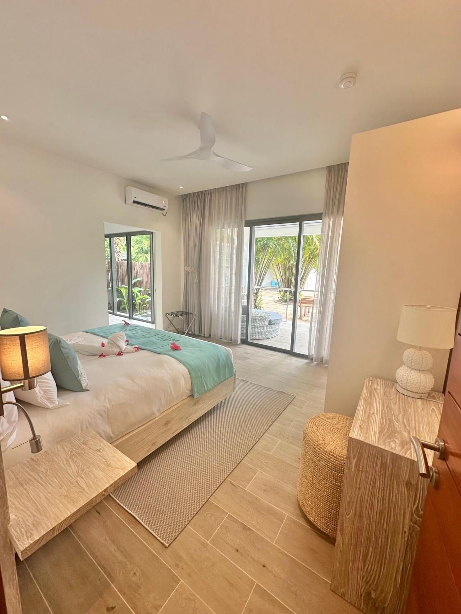 Pineapple Beach Villas Baie Lazare  Bagian luar foto